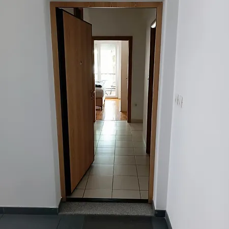 Modern & Comfortable With Garage *